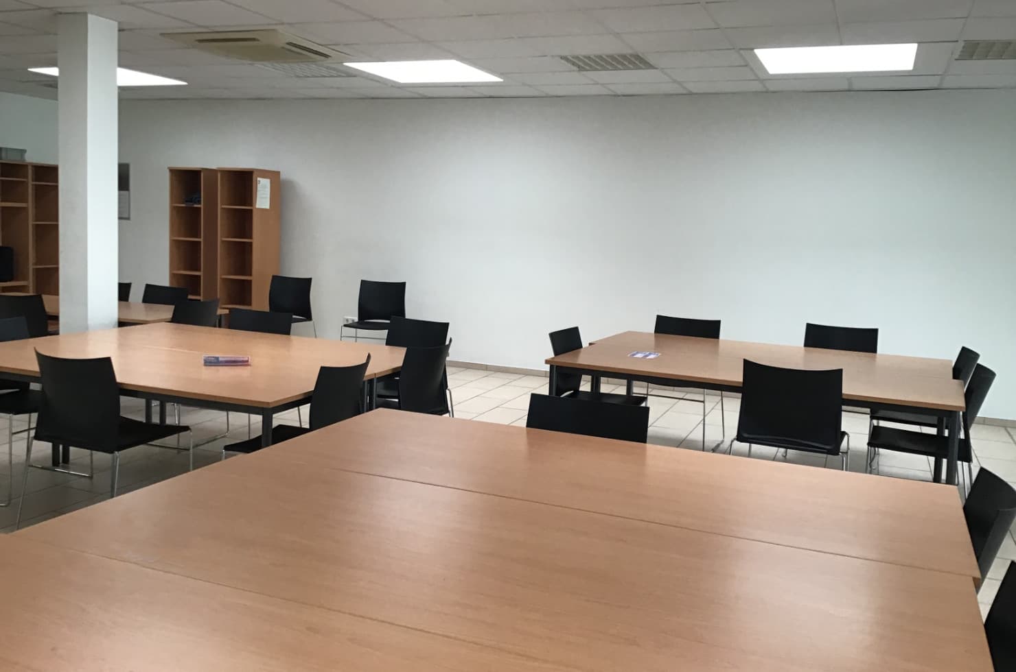 Der Pausenraum - noch sind die Wände ungestaltet