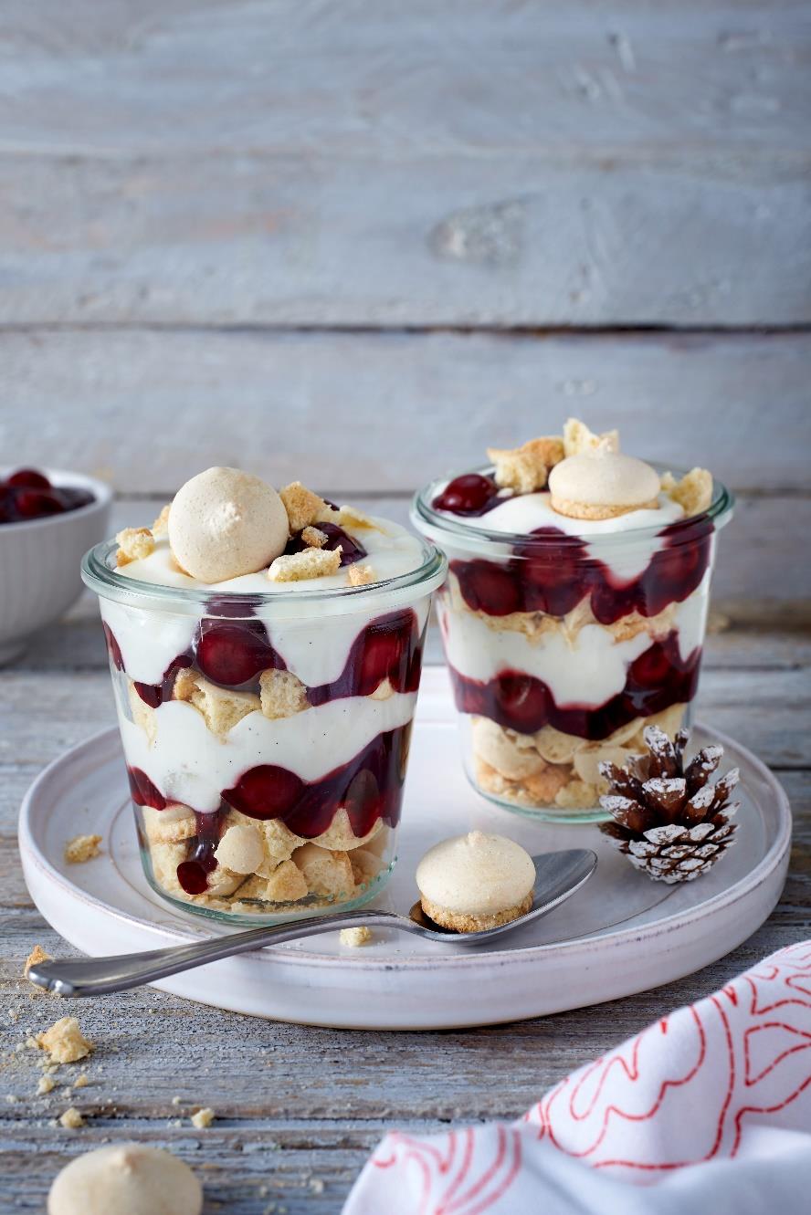 Trifle mit Anisplätzchen, Rotweinkirschen und Vanillecreme